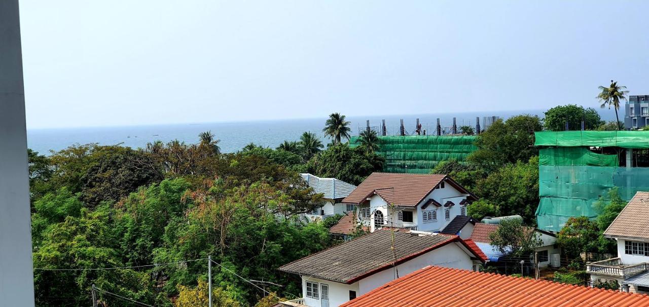 Sweet Seaview Flr6 With Toproop Pool Flr7 At The Blux Bangsaen Exterior photo
