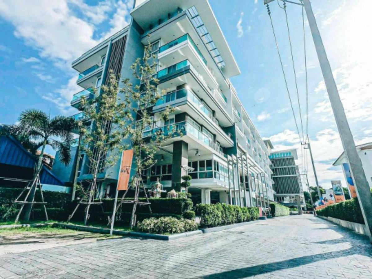 Sweet Seaview Flr6 With Toproop Pool Flr7 At The Blux Bangsaen Exterior photo